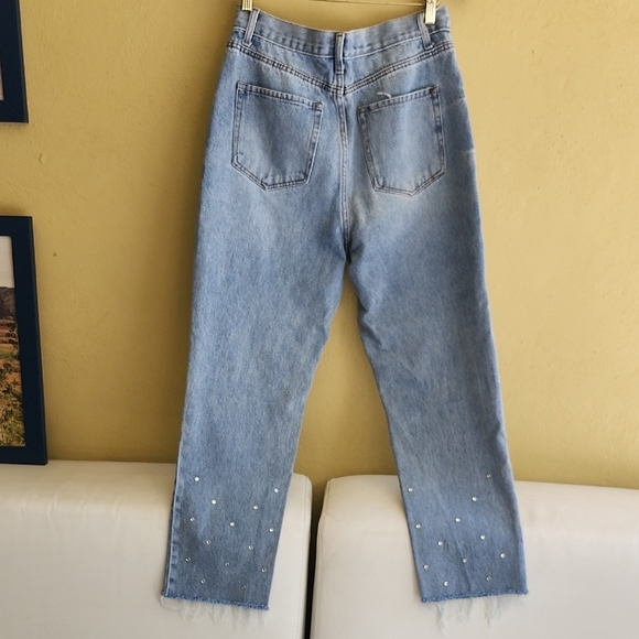 Stylish Light Blue Straight Leg Jeans with Distressed Details - Picture 8 of 13